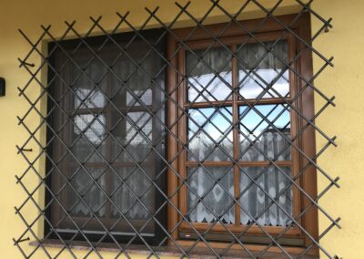 Schlosserei Strodl Fenstergitter aus Stahl