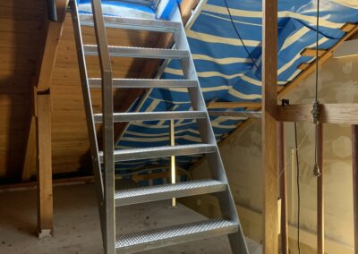 Schlosserei Strodl Treppe mit Lochblechstufen für den Dachausstieg