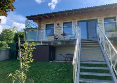 Schlosserei Strodl Edelstahlgländer mit Glasfüllung