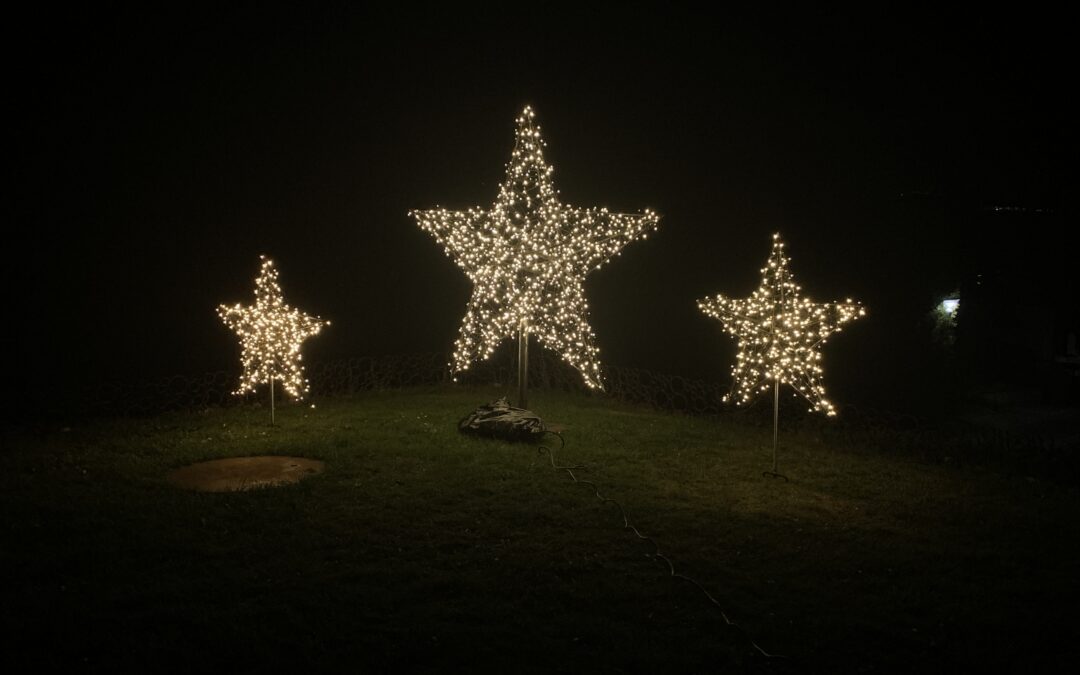 Schlosserei Strodl Beleuchtete Sterne aus Stahl