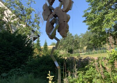 Schlosserei Strodl Skulptur aus Holz und Edelstahl